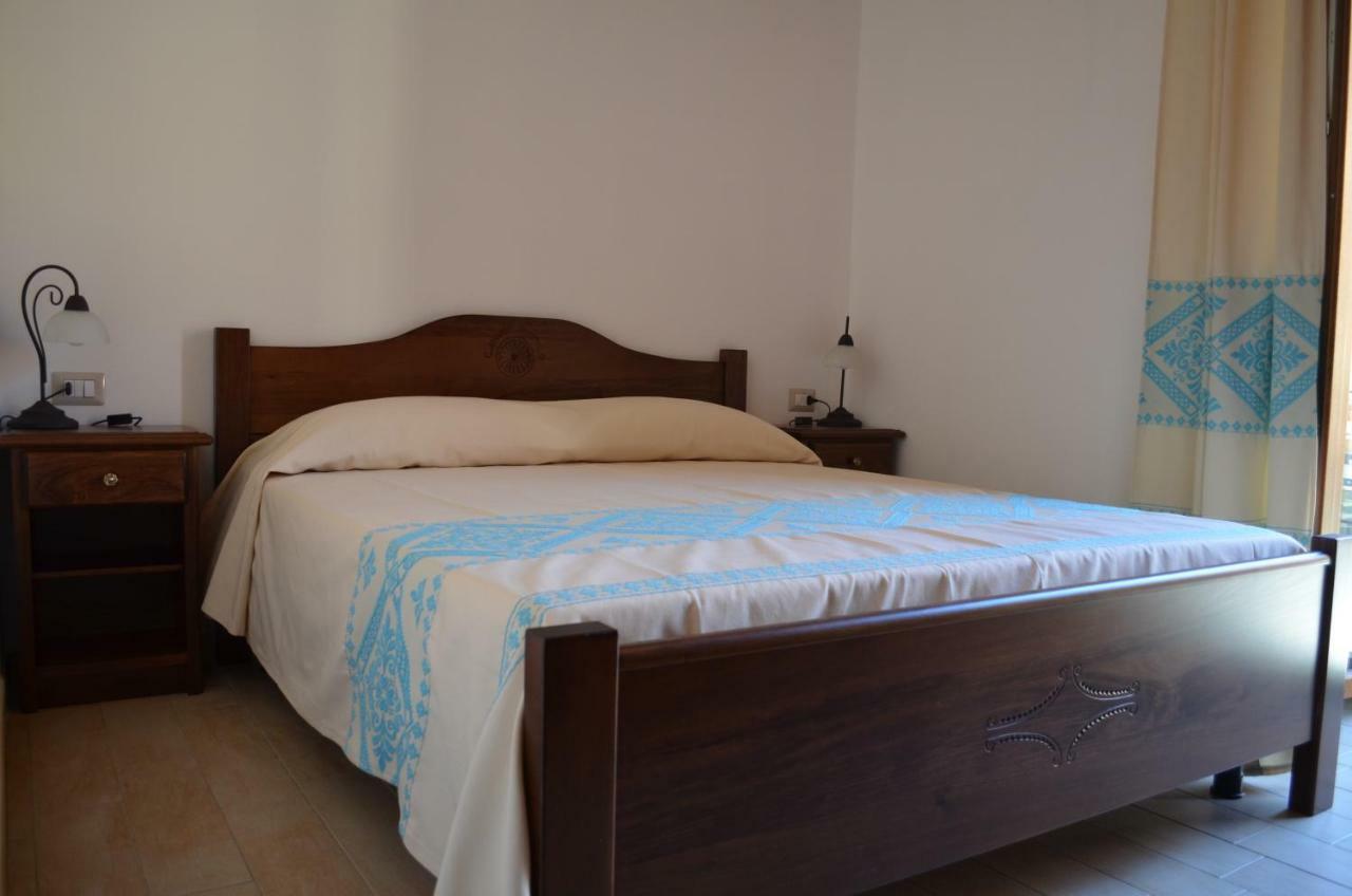 Casa Vacanze La Pavoncella Иглесиас Екстериор снимка