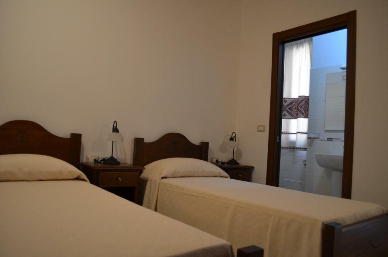 Casa Vacanze La Pavoncella Иглесиас Екстериор снимка